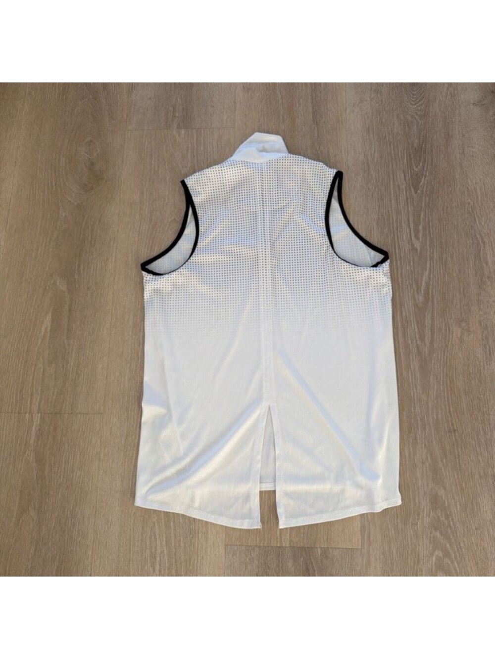 Lucky in Love Women's Tennis Golf Polo Sleeveless Shirt White Size M (Y10) - Picture 4 of 6